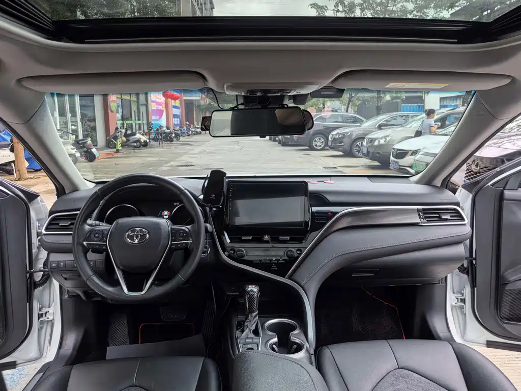 Toyota Camry — миниатюра 11