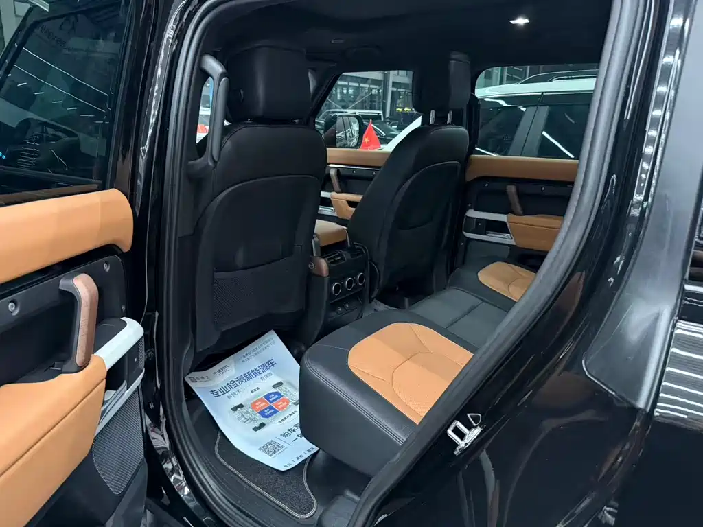 Land Rover Defender — миниатюра 3