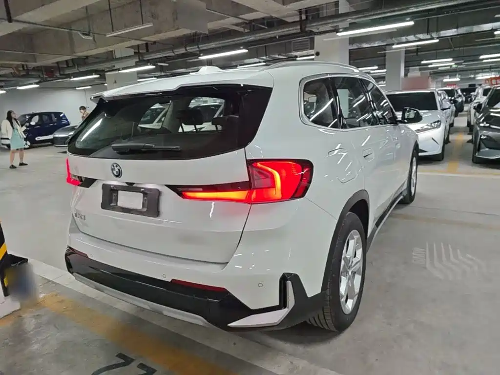 BMW iX1 — миниатюра 7