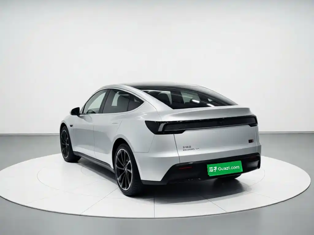 Tesla Model Y — миниатюра 25