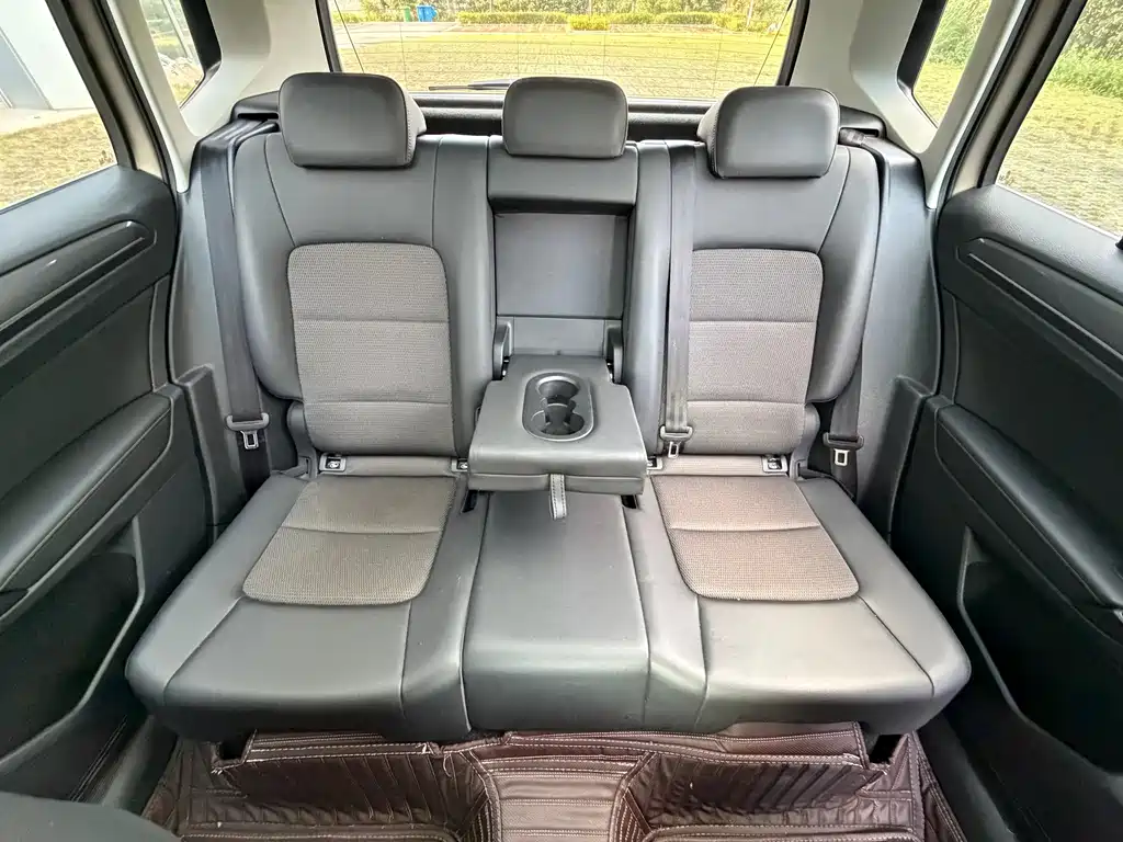 Volkswagen Golf Sportsvan — миниатюра 23