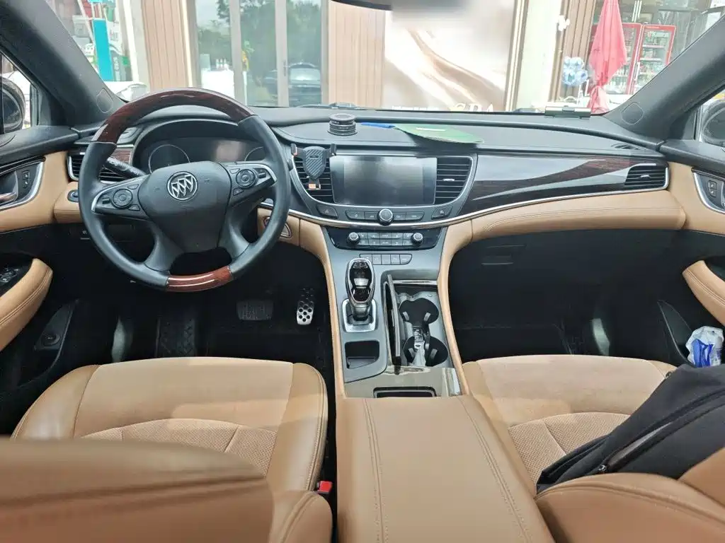 Buick LaCrosse — миниатюра 10