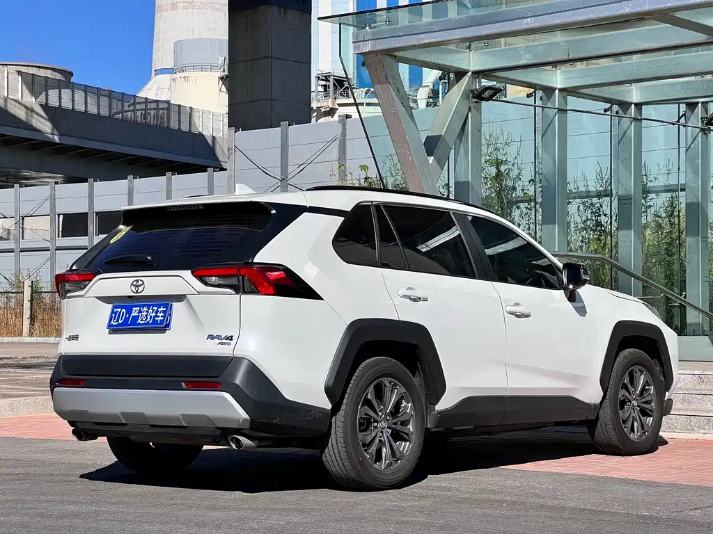 Toyota RAV4 — миниатюра 4