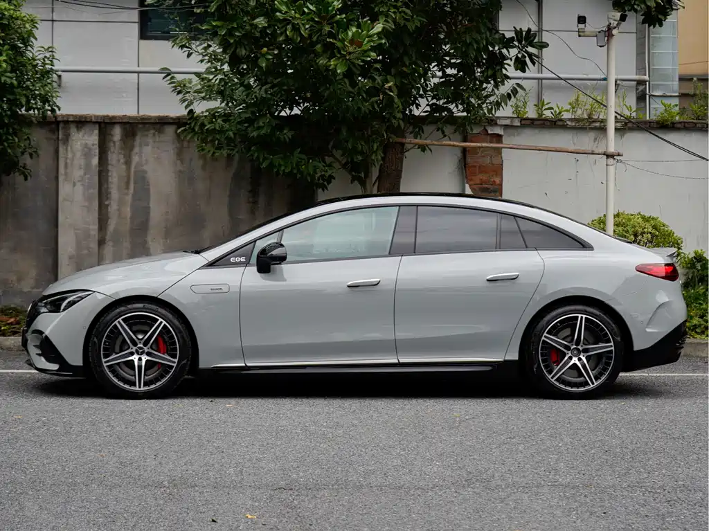 Mercedes-Benz EQE AMG — миниатюра 3
