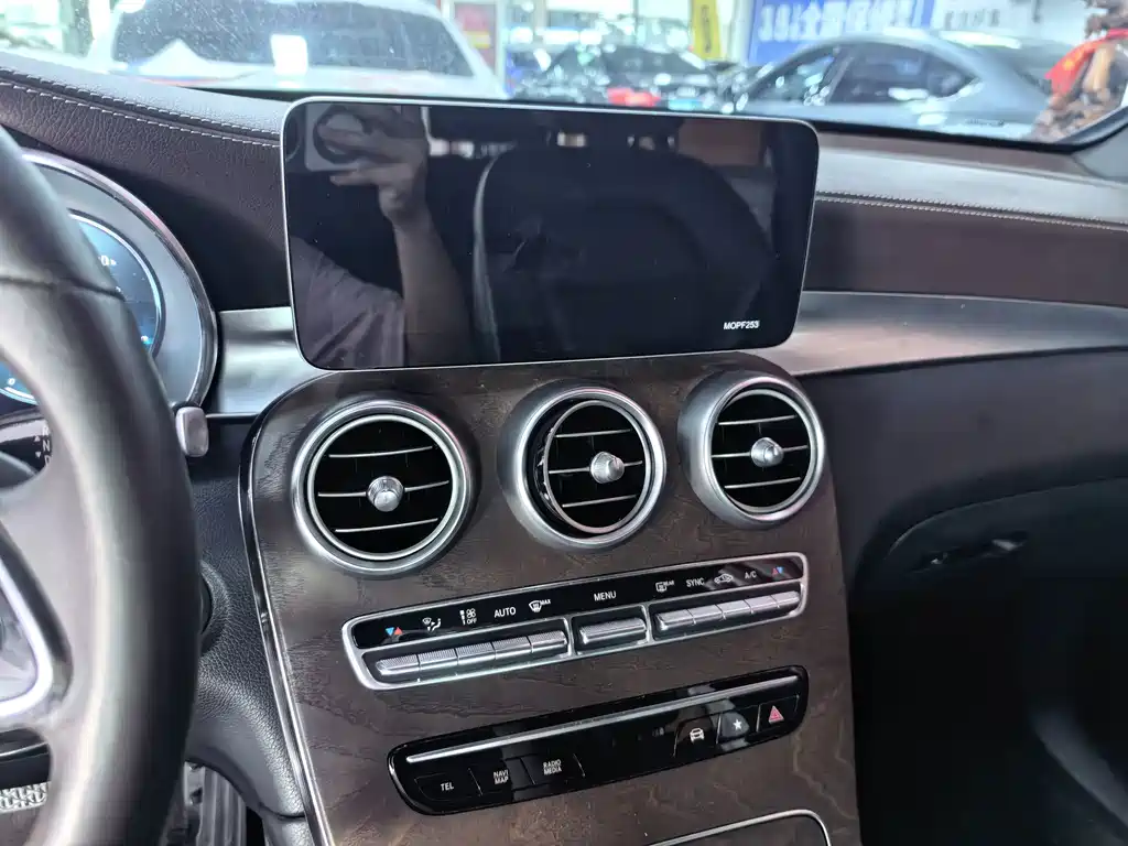 Mercedes-Benz GLC — миниатюра 9