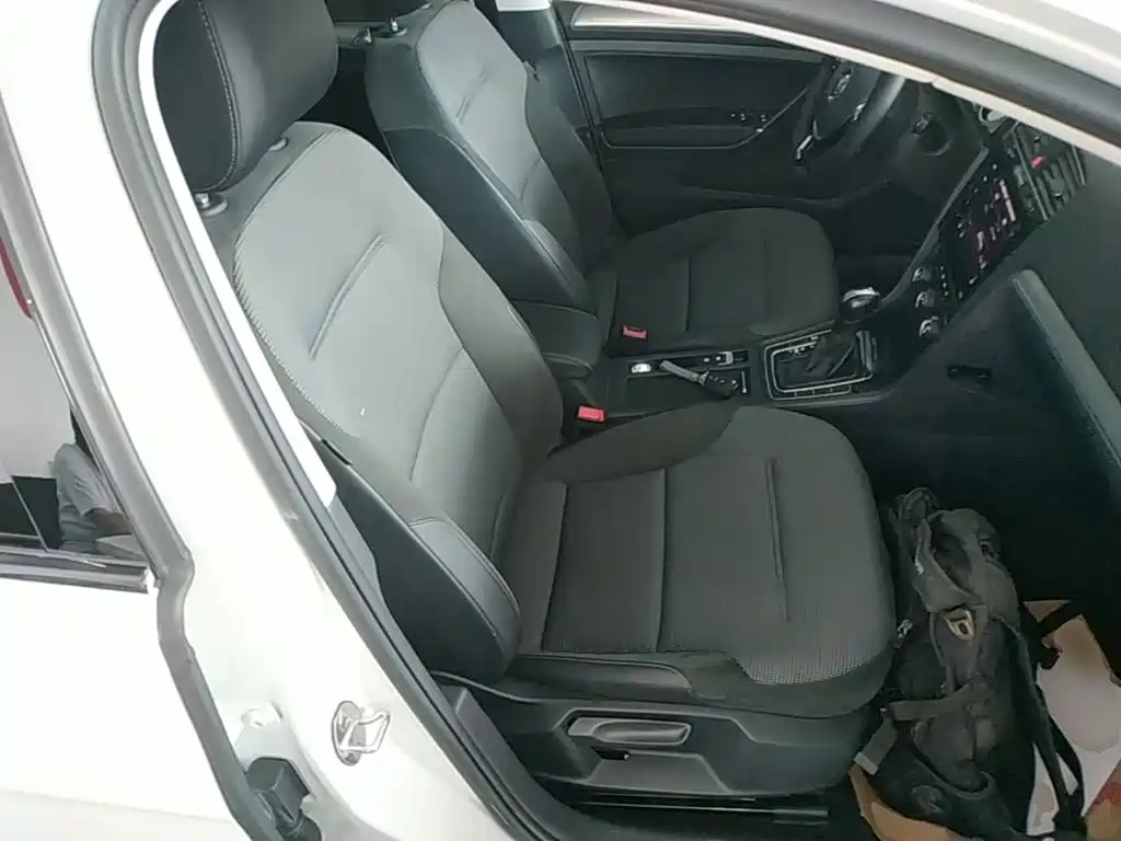 Volkswagen Golf — миниатюра 25