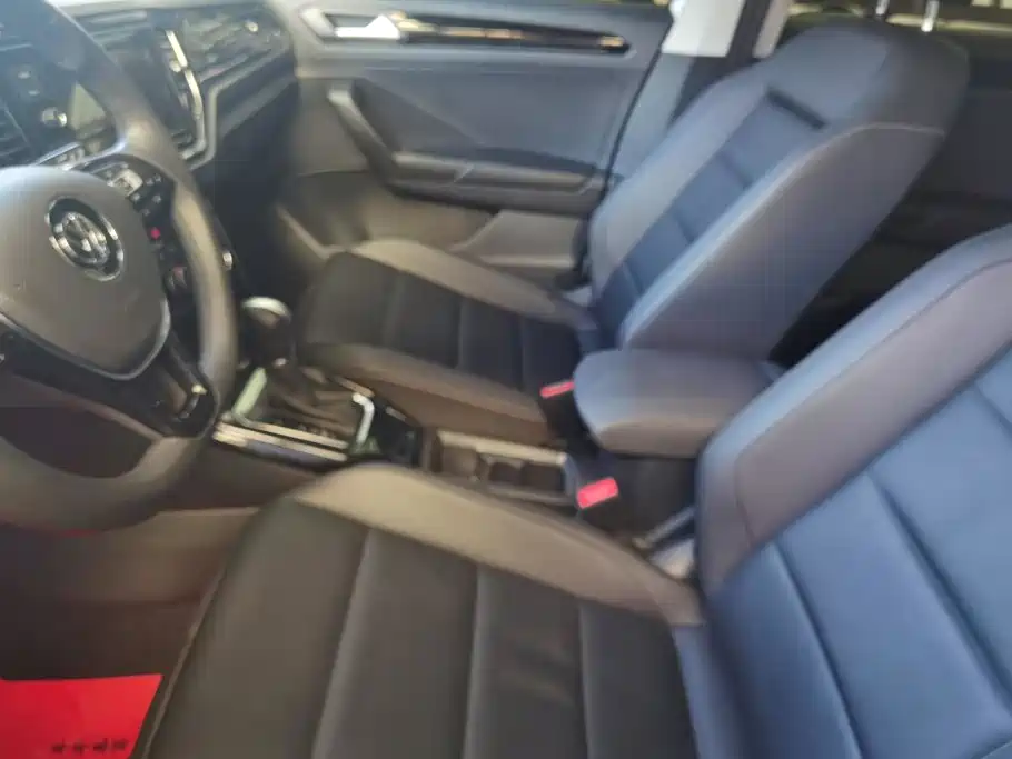 Volkswagen T-Roc — миниатюра 9