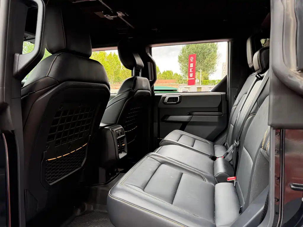 Ford Bronco — миниатюра 8