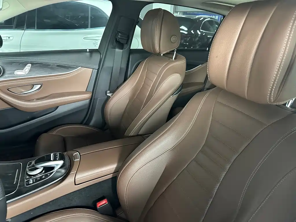 Mercedes-Benz E-Class — миниатюра 12