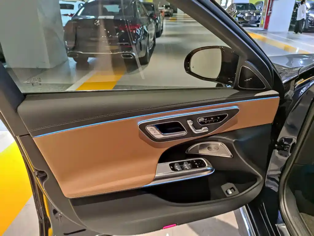 Mercedes-Benz E-Class — миниатюра 4