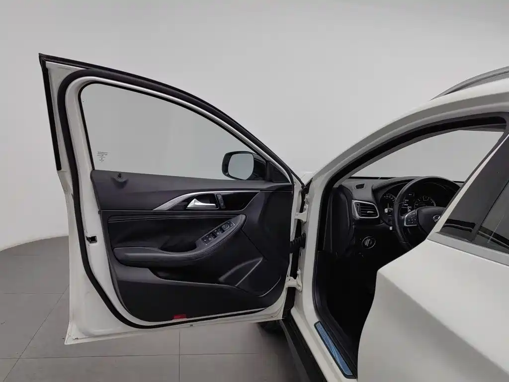 Infiniti QX30 — миниатюра 8