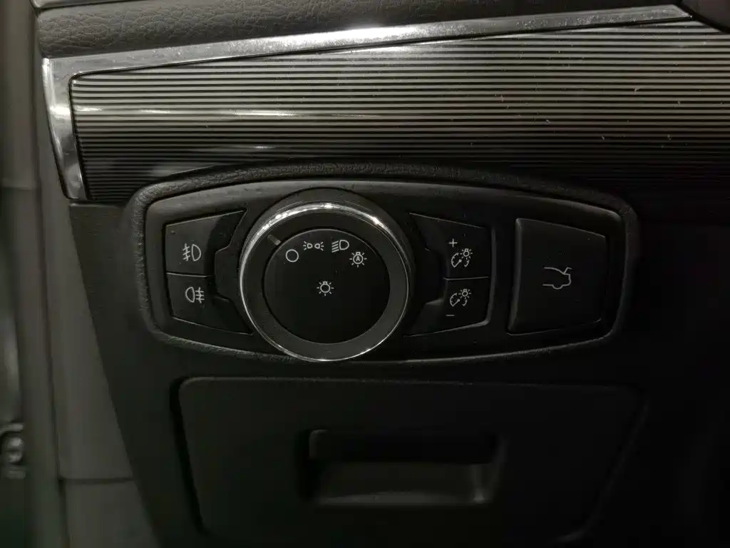 Ford Taurus — миниатюра 21
