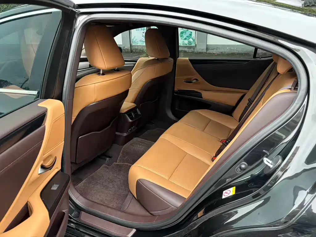 Lexus ES — миниатюра 15