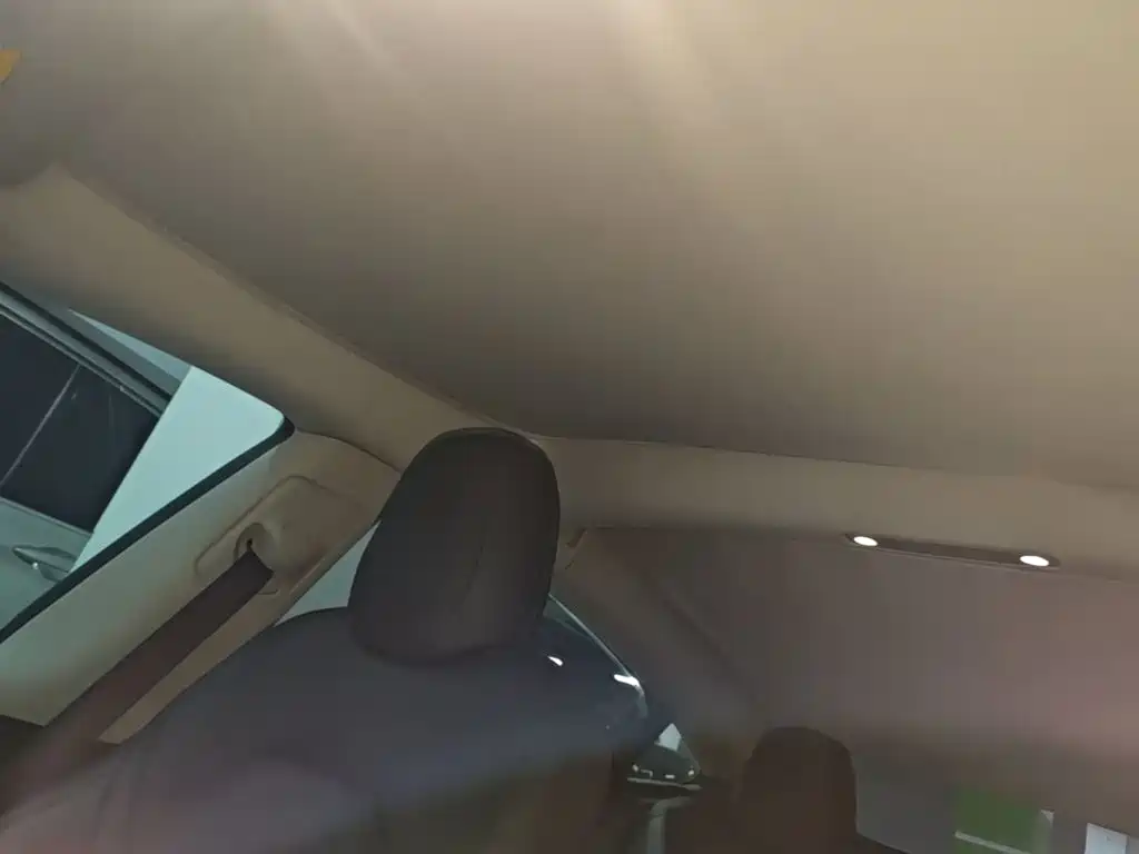 Tesla Model 3 — миниатюра 18