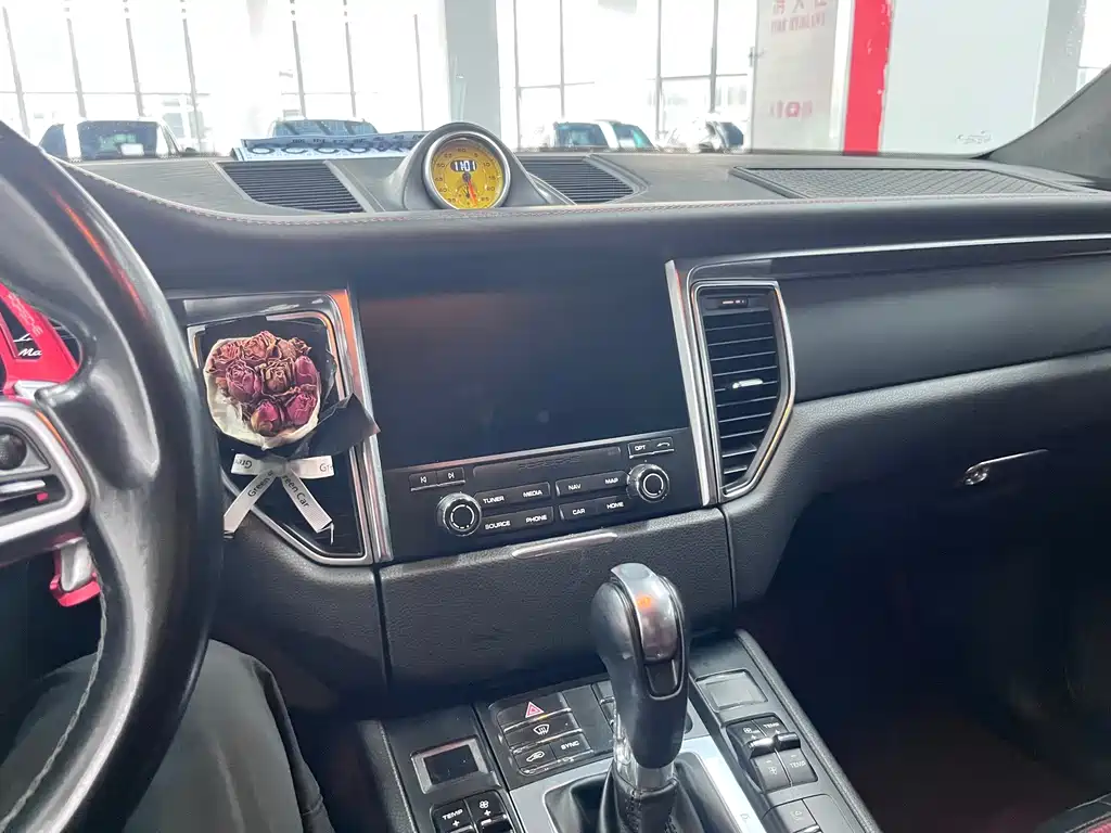 Porsche Macan — миниатюра 6
