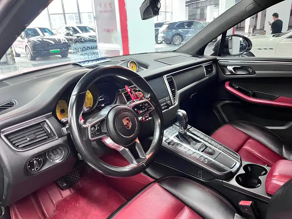 Porsche Macan — миниатюра 4