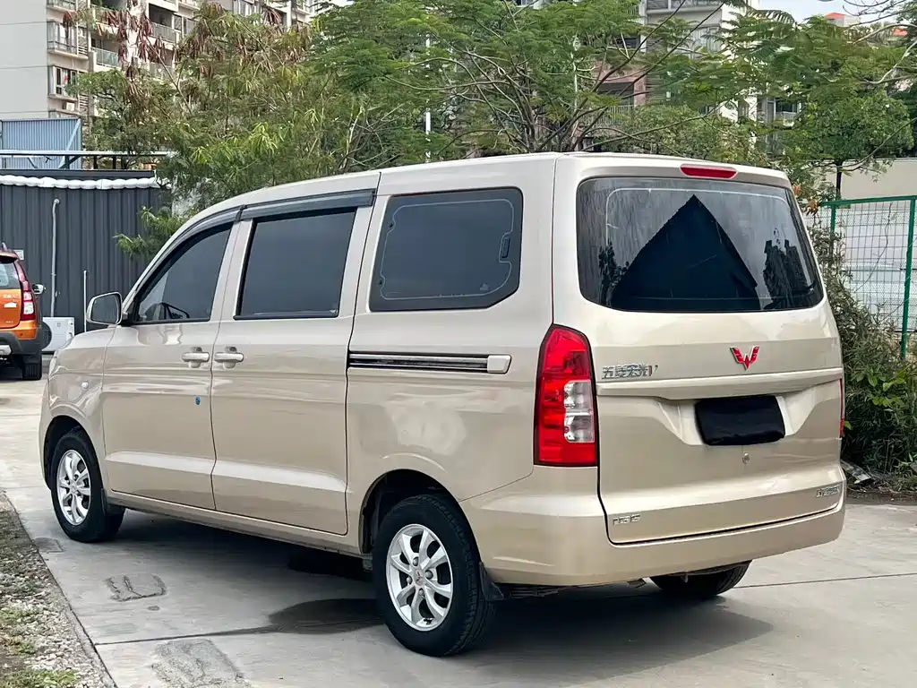 WULING WULING HONGGUANG V