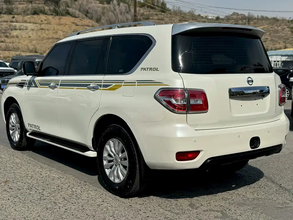 Nissan Patrol — миниатюра 7