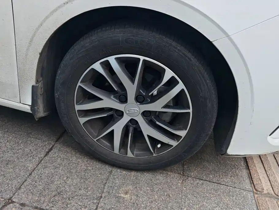 Geely Emgrand — миниатюра 6