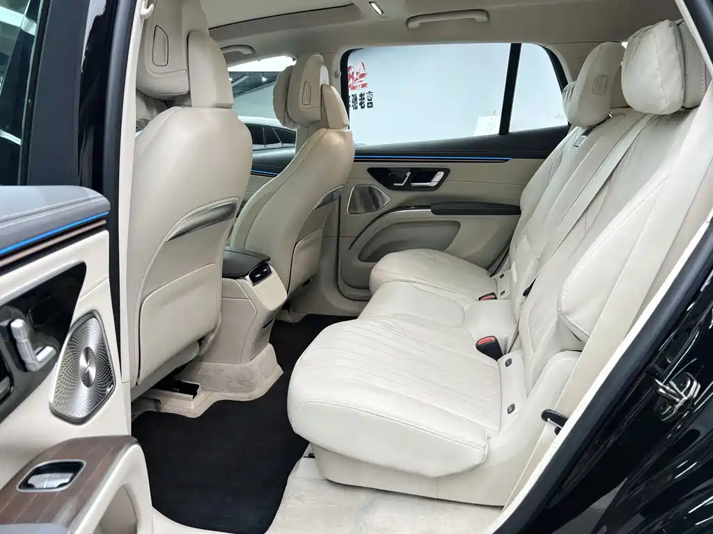 Mercedes-Benz EQS SUV — миниатюра 18