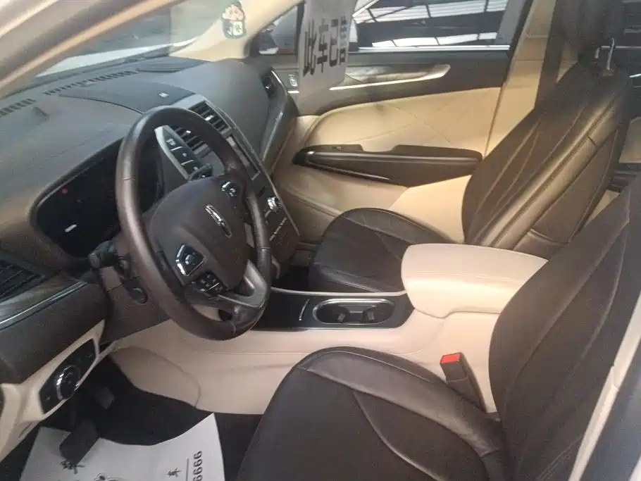 Lincoln MKC — миниатюра 9