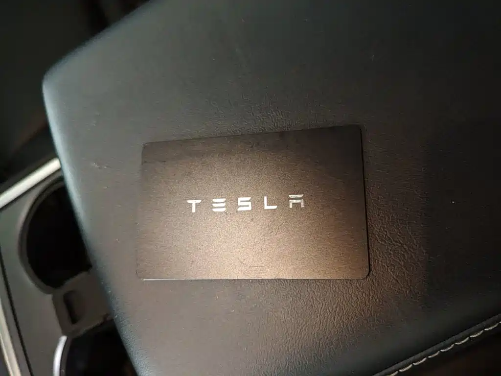 Tesla Model Y — миниатюра 9
