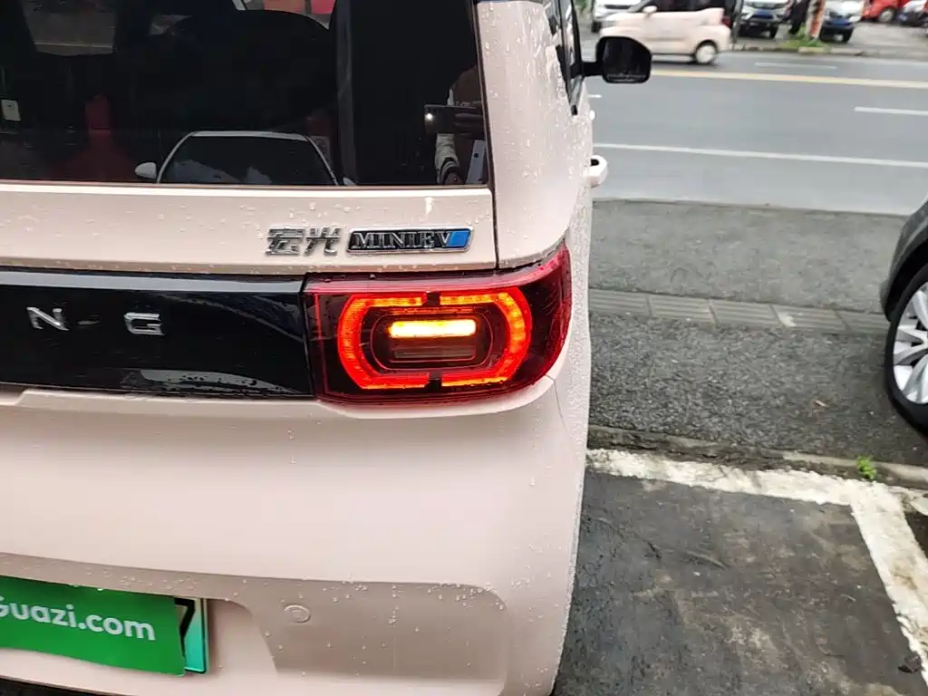 Wuling MINIEV — миниатюра 8