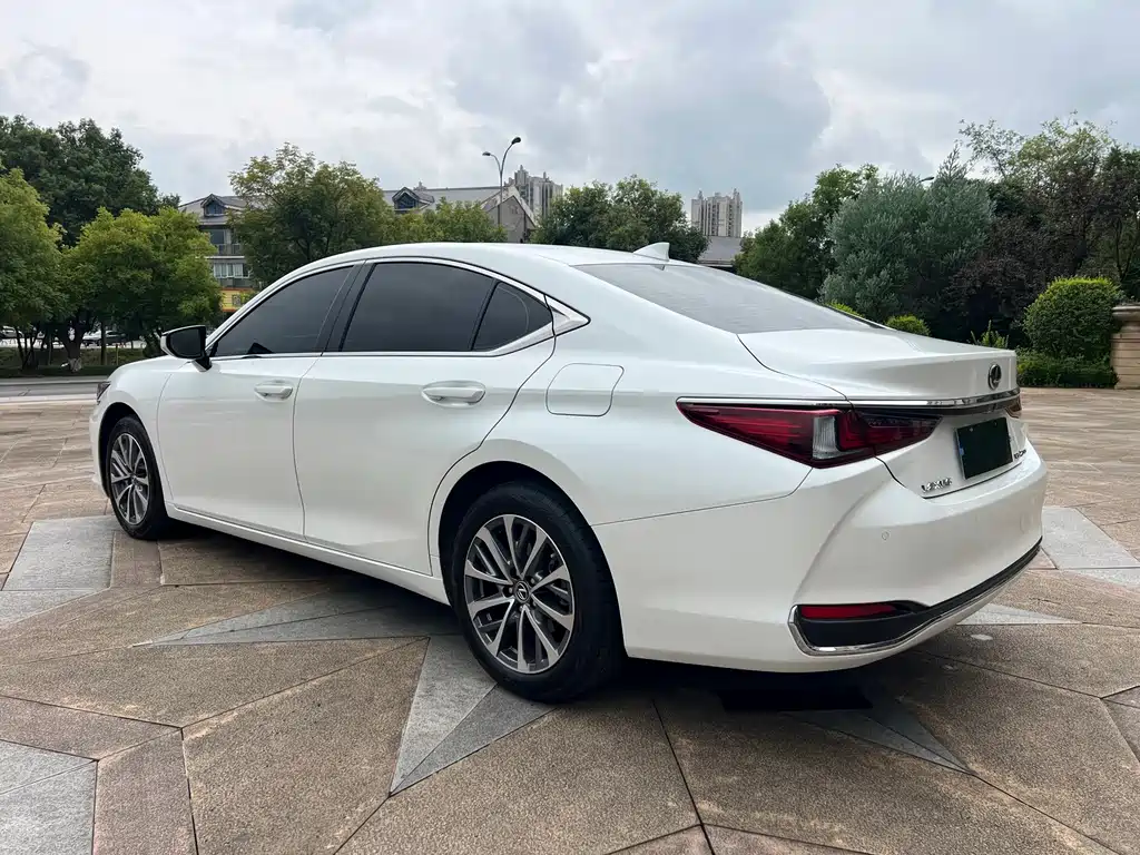 Lexus ES — миниатюра 5