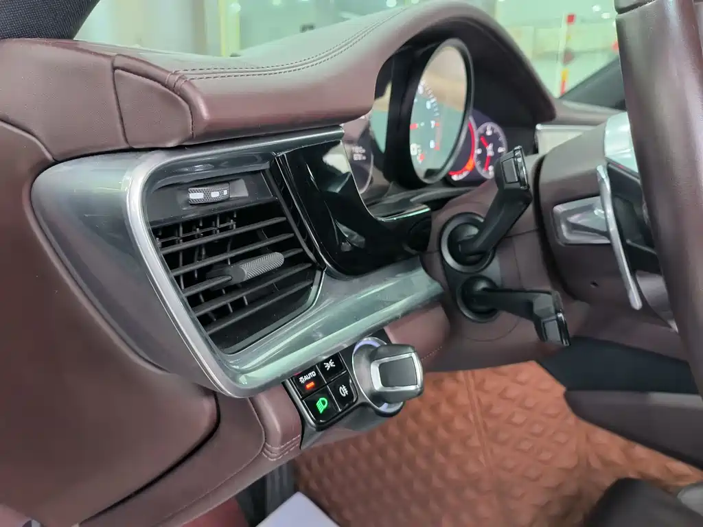 Porsche Panamera — миниатюра 3
