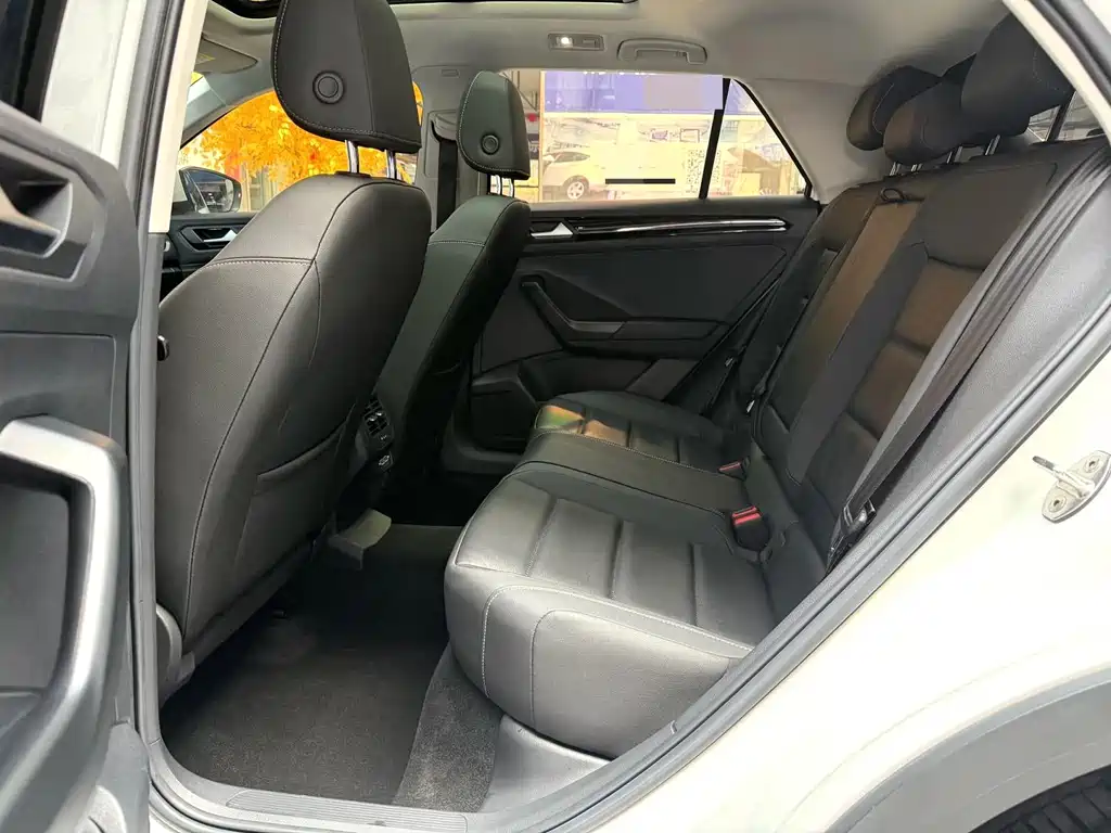 Volkswagen T-Roc — миниатюра 7