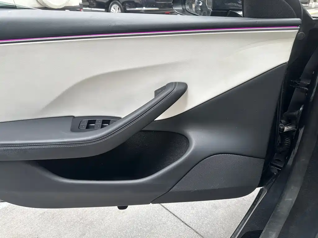 Tesla Model 3 — миниатюра 6