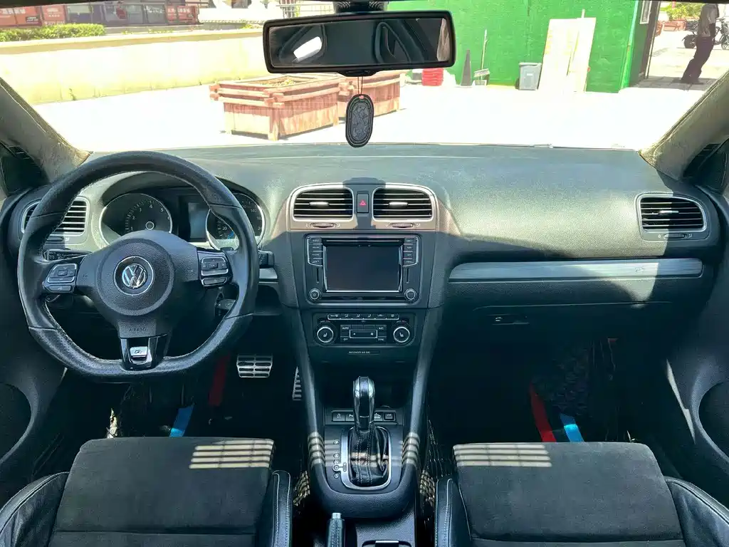 Volkswagen Golf 2011 2.0TSI R