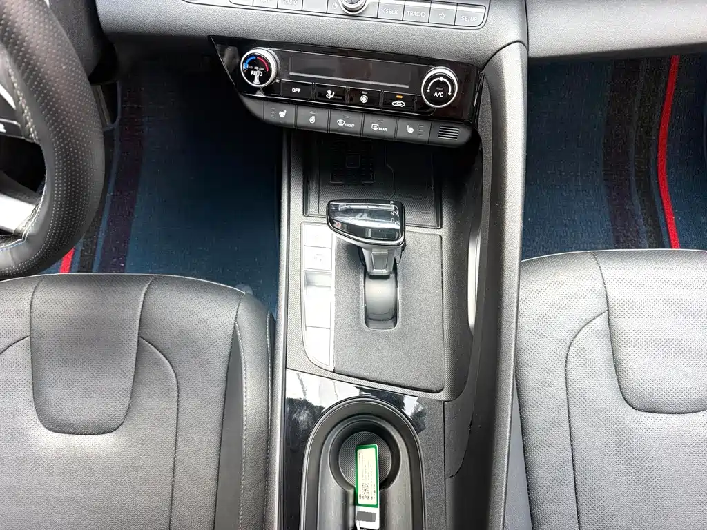 Hyundai Elantra — миниатюра 10