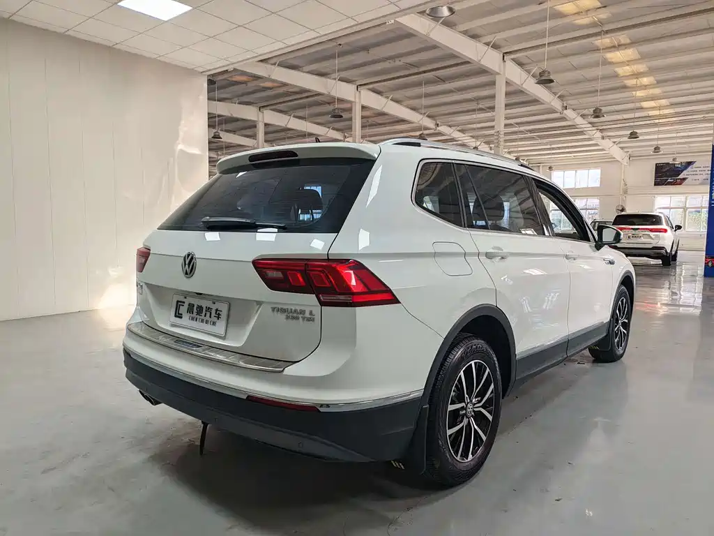 Volkswagen Tiguan L — миниатюра 4