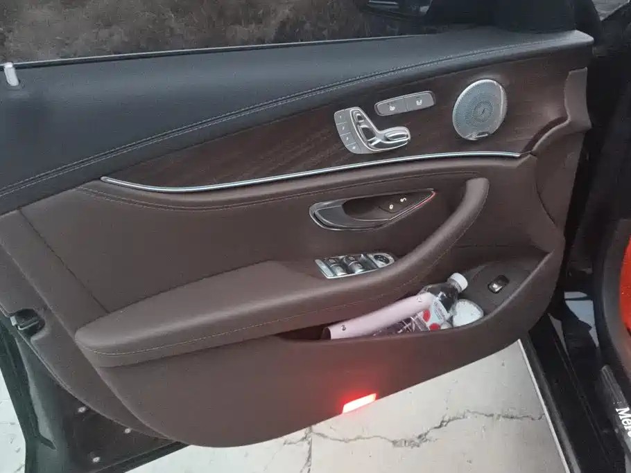 Mercedes-Benz E-Class — миниатюра 7