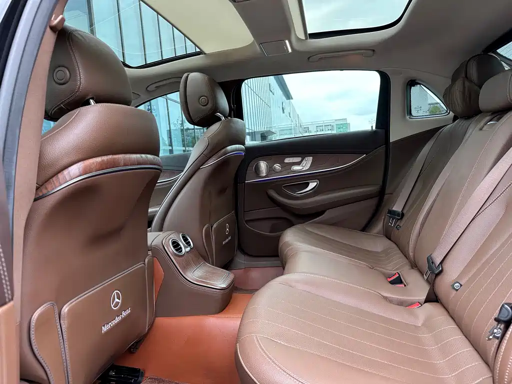 Mercedes-Benz E-Class — миниатюра 8