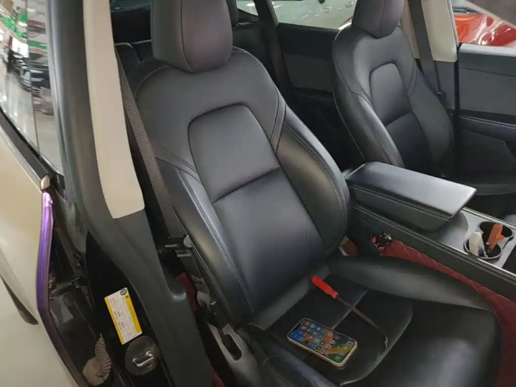 Tesla Model Y — миниатюра 25