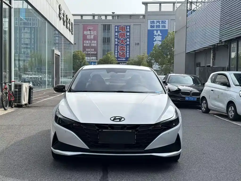 Hyundai Elantra 2022 — фото 3