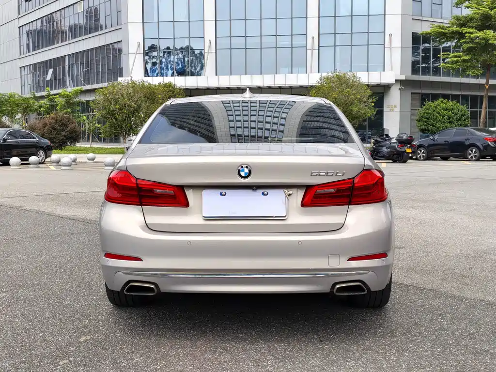 BMW 5 Series — миниатюра 15