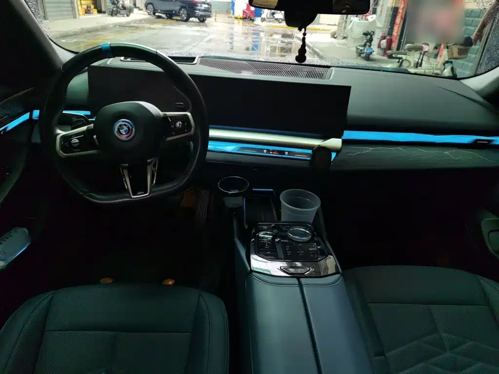 BMW 5 Series — миниатюра 5