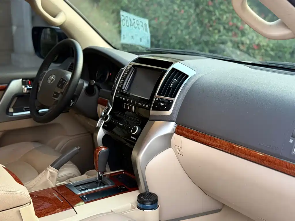 Toyota Land Cruiser — миниатюра 9