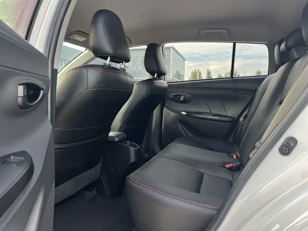 Toyota Yaris L — миниатюра 9