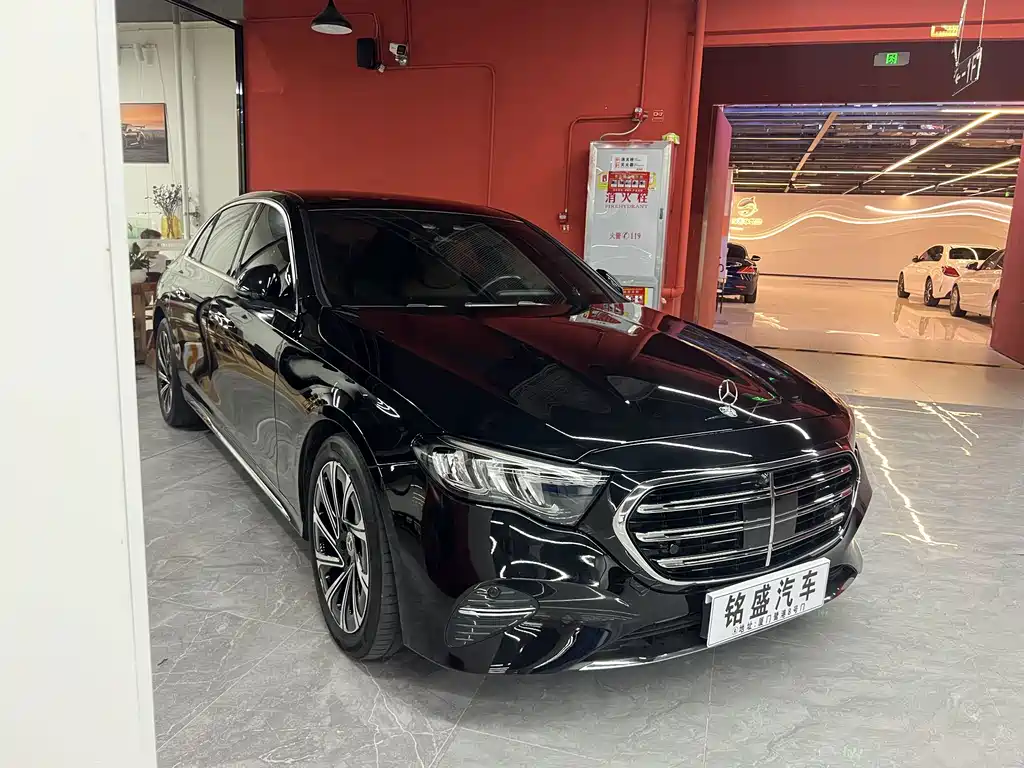 Mercedes-Benz E-Class — миниатюра 3
