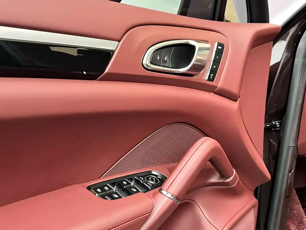 Porsche Cayenne — миниатюра 9