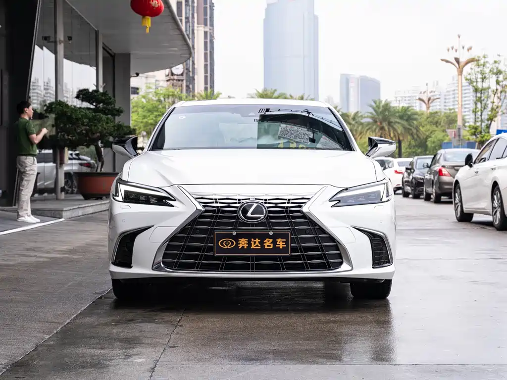 Lexus ES 2025 300h Premium