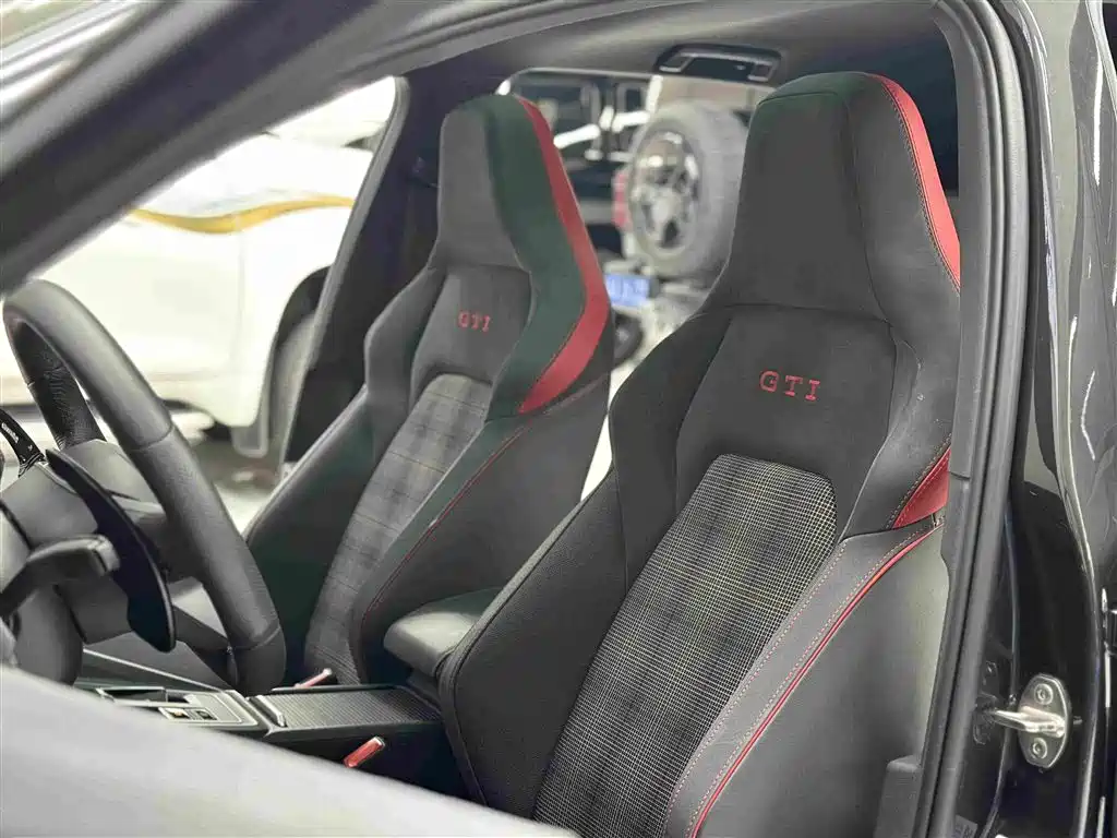 Volkswagen Golf GTI — миниатюра 13