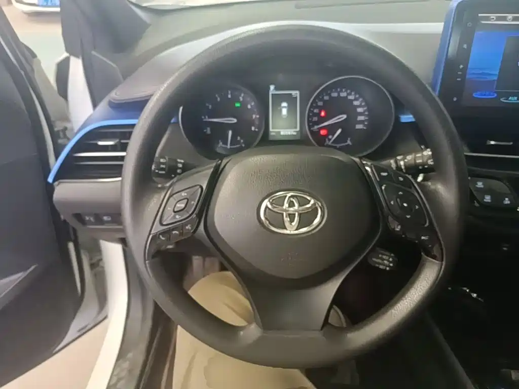 Toyota C-HR — миниатюра 11