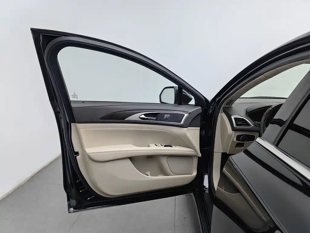 Lincoln MKZ — миниатюра 8