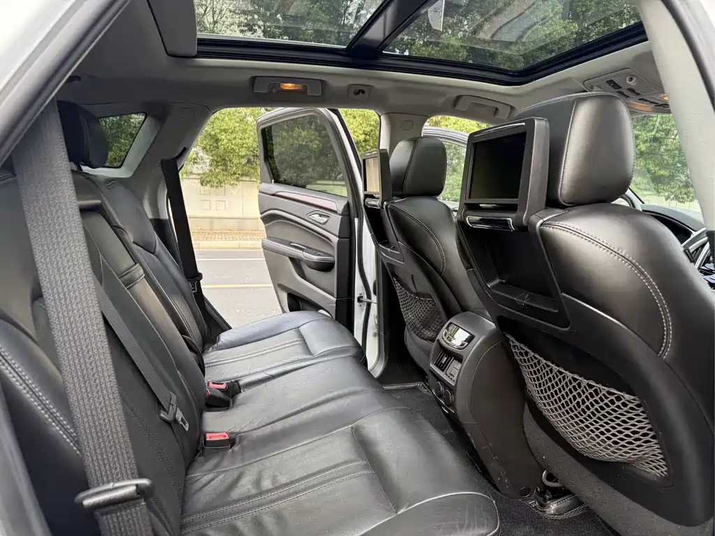 Cadillac SRX — миниатюра 5