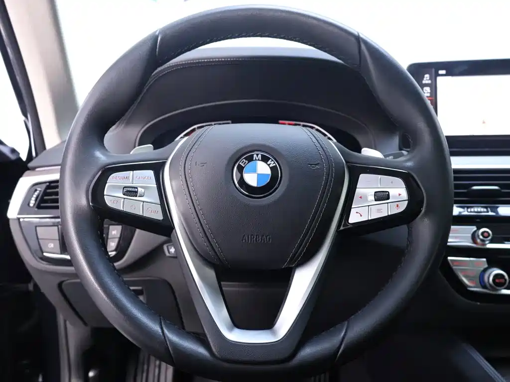BMW 5 Series 2022 — фото 16